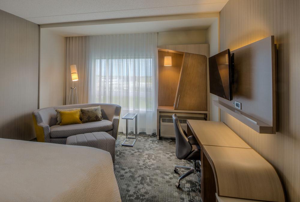 Courtyard By Marriott Winnipeg Airport Exterior foto