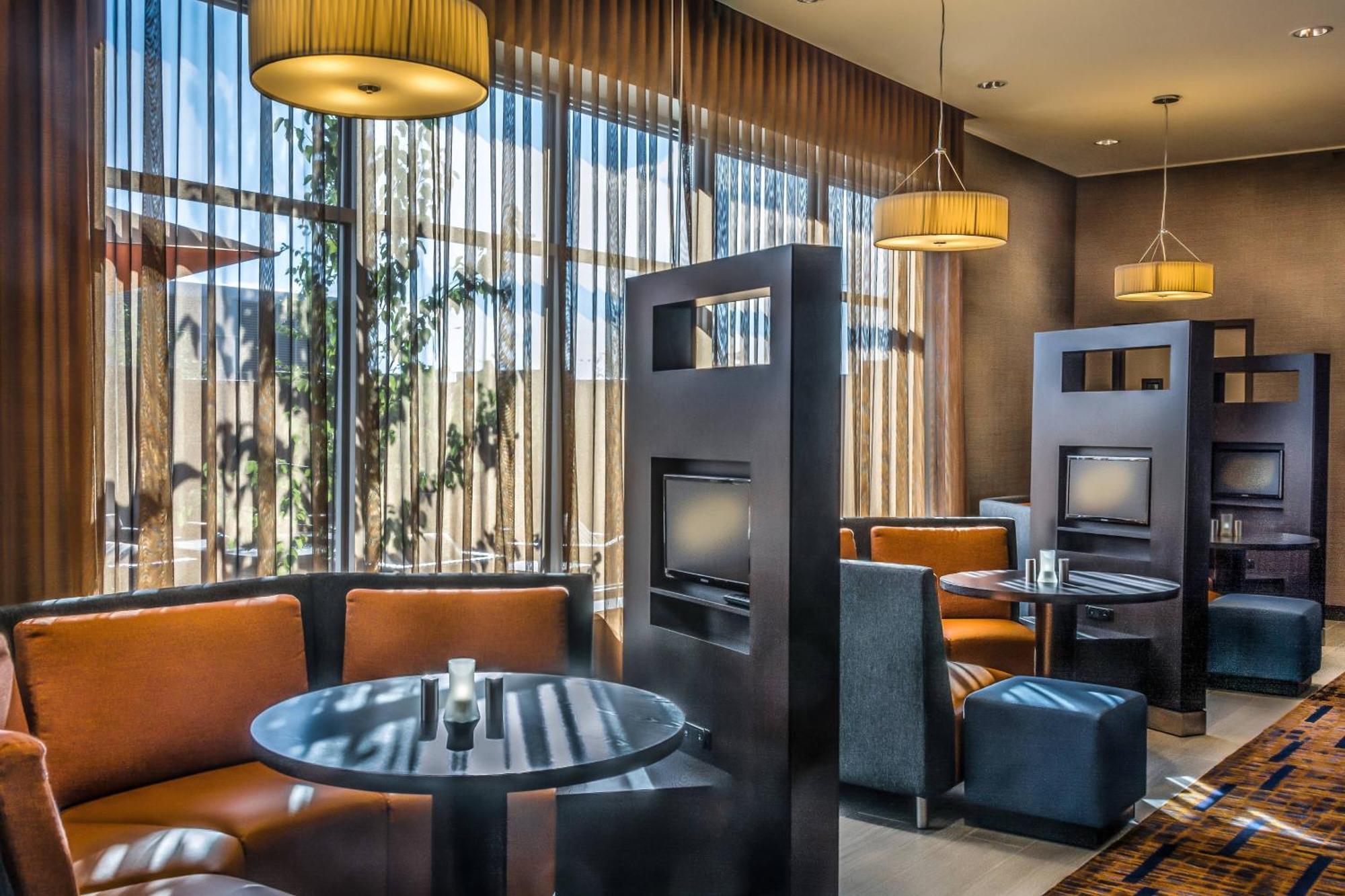 Courtyard By Marriott Winnipeg Airport Exterior foto