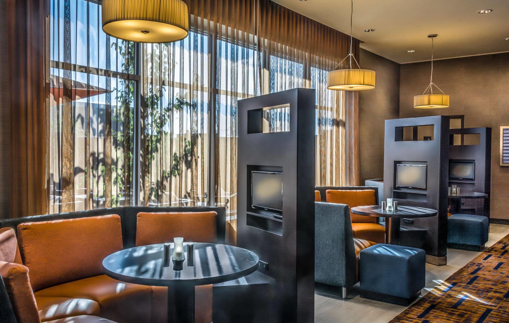 Courtyard By Marriott Winnipeg Airport Exterior foto